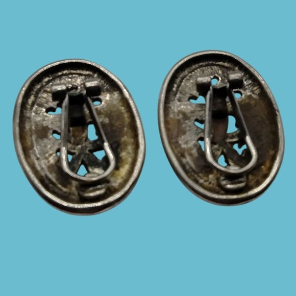 Oval Silver Tone Clip On Earrings Floral Design Eerie Iridescent Whimsygoth - Picture 5 of 5